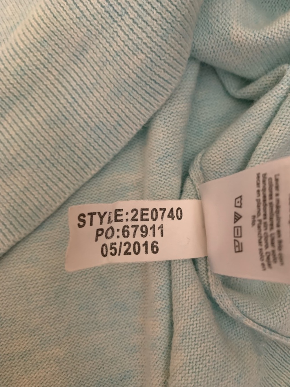 Vineyard Vines vintage size, small V-neck cotton sweater in cloud color VVGUC - Picture 6 of 11